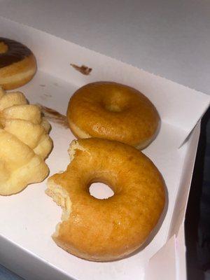 There's shine on the "glazed" donuts but this isn't how you make glaze donuts! Please do it right