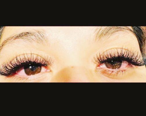 Check out these stunning natural-look eyelashes!"