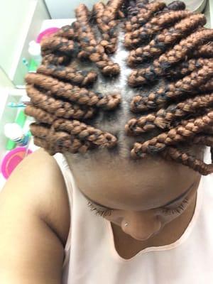 This is uneven part was braided by the owner, a professional braider of 15 years!!