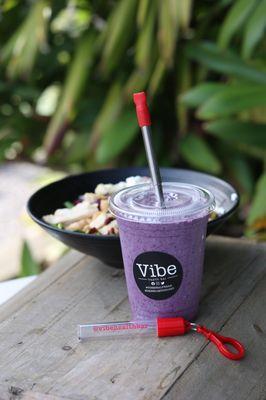 Purple butter smoothie with our Vibe reusable straw paired with a Chicken Apple Walnut Salad.