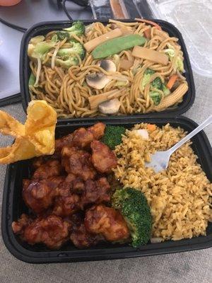 General tsao and vegetable Lo-mein