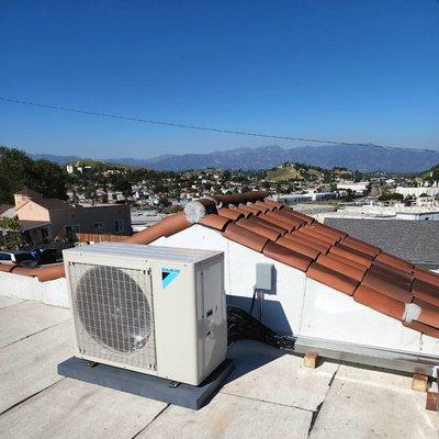 Another great install in Los Angeles!!
Multi port minisplit system!