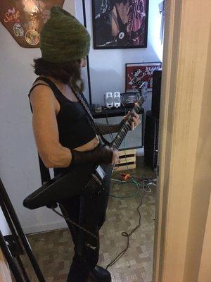 Liz recording usung her Epiphone flying v