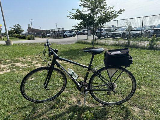 A comfortable bike, spot for water and a pack to put belongings.