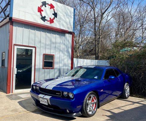 Challenger 6.4 supercharged V8