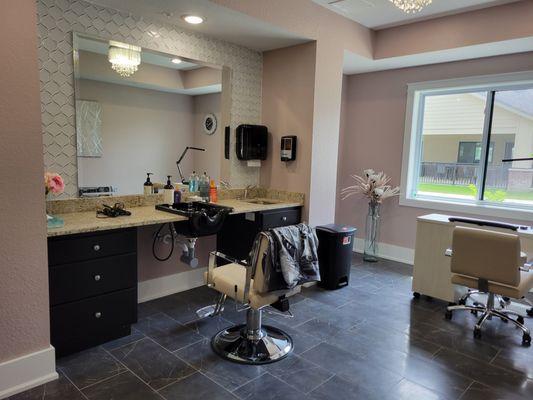 Hampton Manor of Bloomfield Hills - Beauty Salon