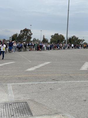 Lines to get back on ship after supposed departure deadline.