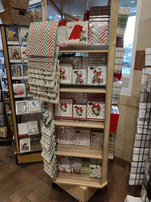 Seasonal plates & napkins & bags #thefreshmarket @yelpdc #rockville #grocerystore