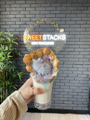 Cotton candy bubble waffle