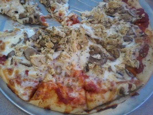 Pizza with chicken and mushrooms