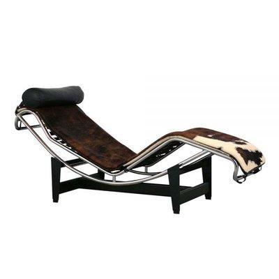 Stylish Chaise Lounge LC4 Le Corbusier-Style w/Cowhide