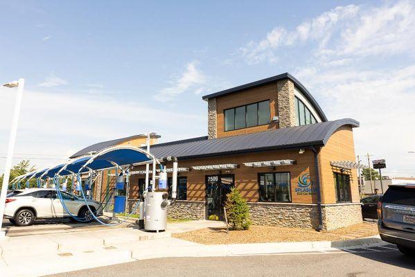 Get a car wash at the Splash In located at 7509 Old Branch Ave, Clinton, MD. Don't forget to grab some food inside at our café!