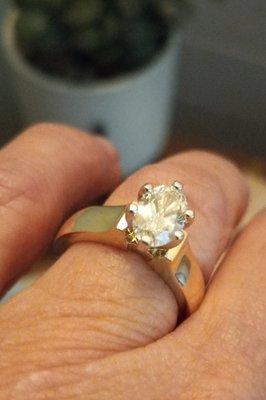 7 grams 14kt yellow gold with white gold prongs