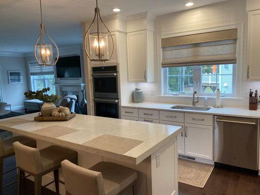 Kitchen made with LG Hausys's Minuet Quartz.