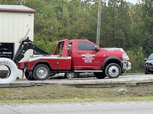 The wrecker that still had my truck jacked up with plate removed and outside the fenced lot Saturday night!