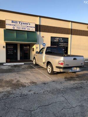 Yeah thats how you start a Friday off like. 2004 Ford Lighting!! Beautiful inside and out. Happy Friday everybody