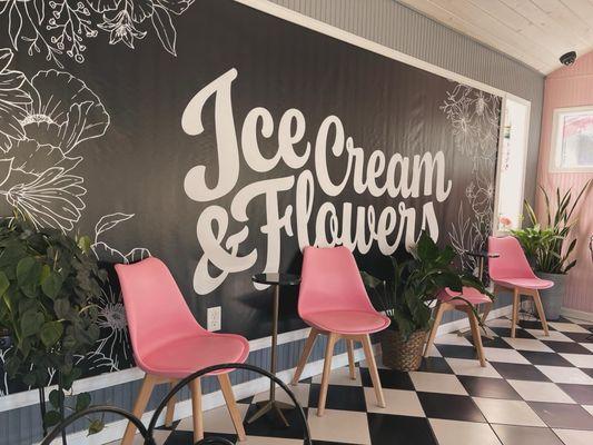 Such a cute ice cream parlor inside Scots Landscape!