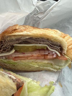 Roast beef croissant sandwich