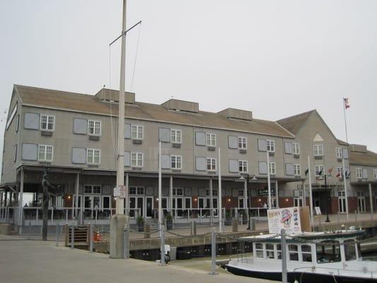 Harbor House Hotel at Pier 21