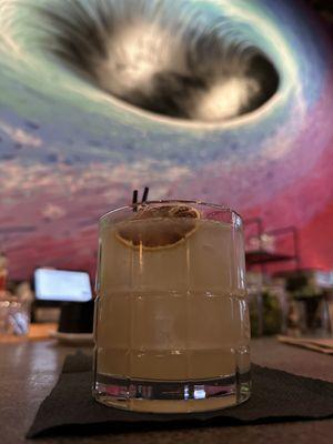 The Roosevelt Bar: Bee's Knees (Tenmile Listening Rock Gin, Honey, Silence Tea, Lemon. On The Rocks)