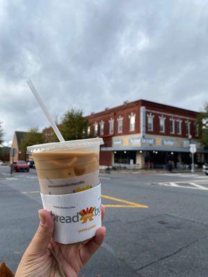 Iced vanilla Latte - 16oz (ICED)