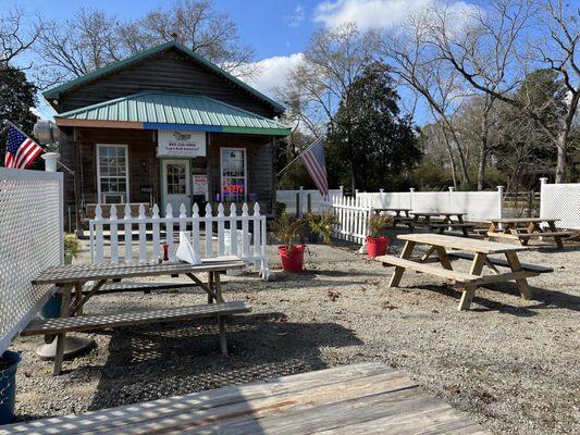 Restaurant and picnic tables