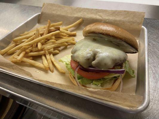 Classic Cheeseburger with Handmade hamburger patti.