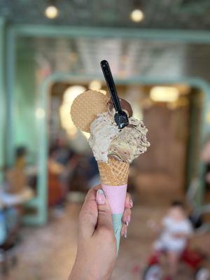 Regular Gelato (~$8): Macadamia Cream and Chocolate & Pistachio flavors