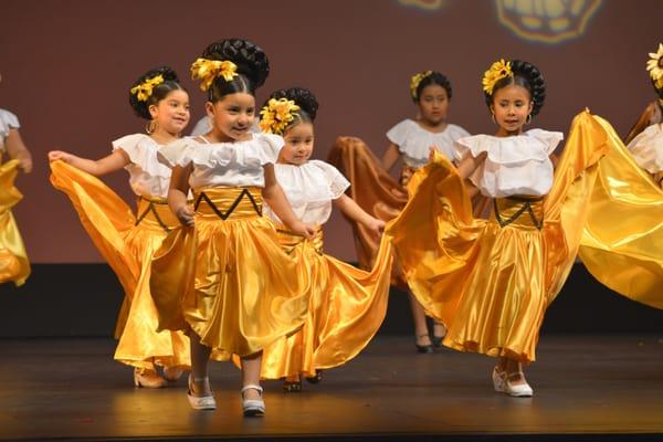 Ecos del grijalva ,estado de Chiapas, 
  Fuego  Nuevo Ballet infantil