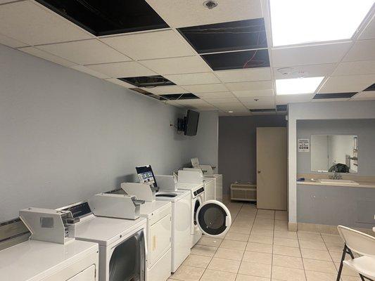 Laundry room on site. Kinda dirty and maybe could use a renovation but hey it works.