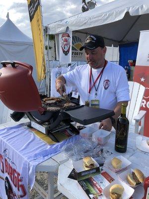 Cooking some Bo's burgers and Ahi tuna sliders served on Pina Colada brioche buns! #TeamAlabama