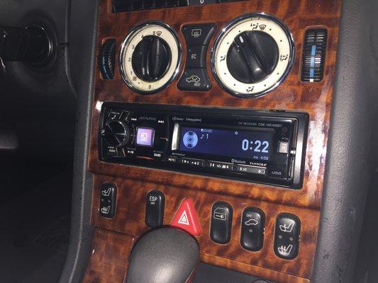 Mercedes SLK with alpine 149bt in dash