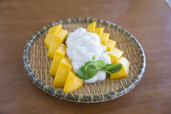 Sweet and Sticky Rice with Mango