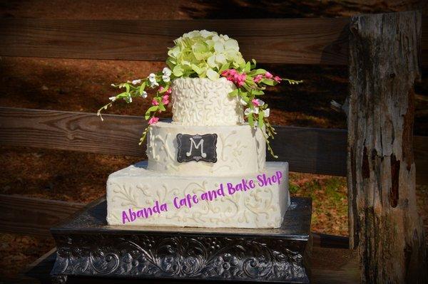 Whether your perfect cake has hand made flowers or a simple design we can turn your idea into a Delicious masterpiece!