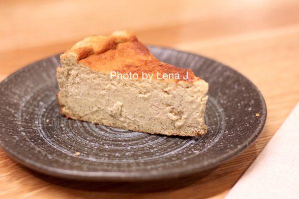 Roasted Oolong Tea Basque Cheesecake ($14) - charcoal roasted dong-ding oolong tea from Nantou. It's good! Strong tea flavor, not too sweet.