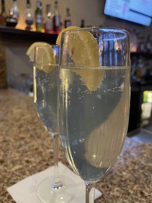 French 75 (8/10); boy do they know how to make a strong & tasty cocktail!