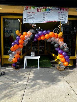 Arch balloon in color orange, black, silver and purple for any occasion.