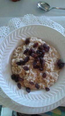 Oatmeal with raisins