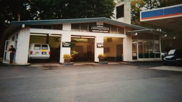 Old Shop Corner New Haven & Gulf St 1999