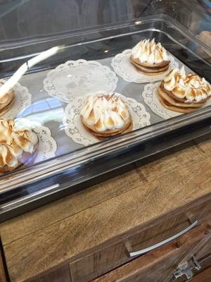 Meringue dulce de leche