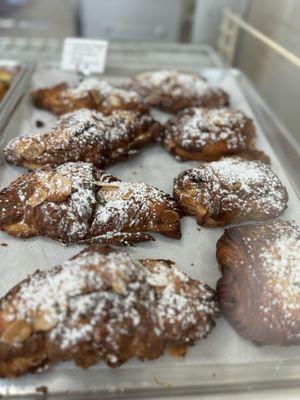 Croissant Aux Amandes