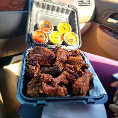 Dry Wings, extra crispy (20x) w/ multiple sauces