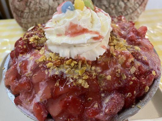 Strawberry bingsu