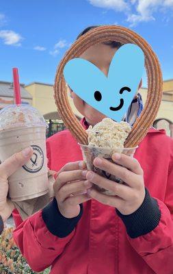 Horchata Frap & cookies&cream Churro and Ice Cream