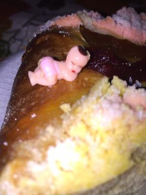 The baby inside the Rosca de Reyes!