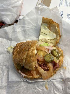 Submarine croissant: lettuce, tomato, jalapeño, ham, cheese and pastrami? So fire!