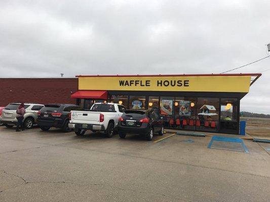 The most amazing Waffle House ever. Food delicious & fast lightning fast. 7 in my family and served in under 8 min. Flawless 5 star