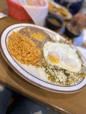 Chilaquiles con Huevos