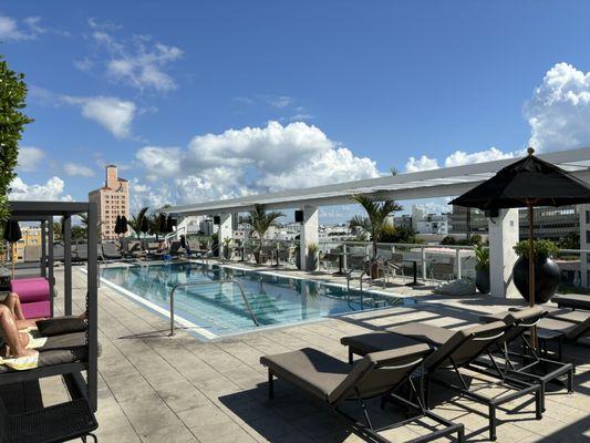 Rooftop/pool deck