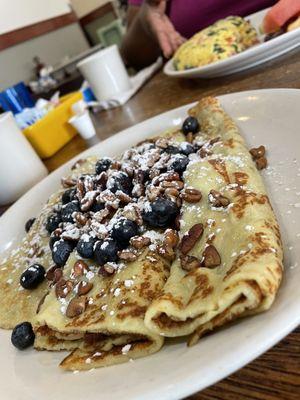 Blueberry and pecan crapes